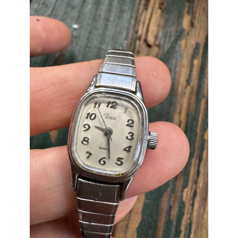 Timex Womens Quartz Watch Silver Tone Tonneau Case Expansion Band BA Cell A3971
